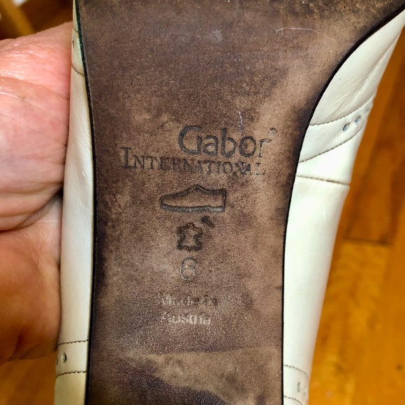 Vintage Mary Jane Pumps - Leather Upper, Leather Sole - Wingtip Detail - Picture 10 of 14